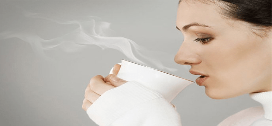 نوشیدن آب داغ و دفع سموم 