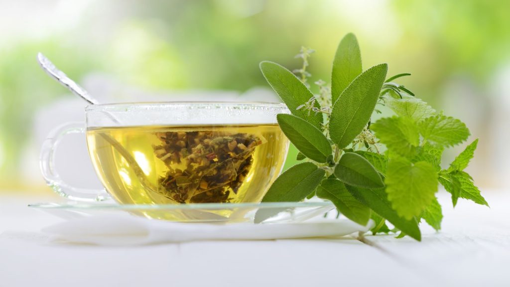 عوارض خوردن چای سبز در شب